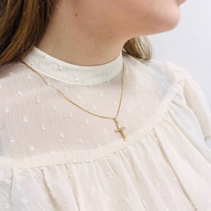 Stolpe kors vedhæng med jesus i 8-14 karat - Medium